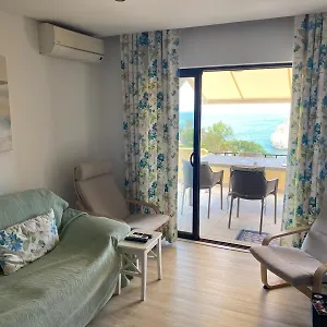 https://apt-in-front-of-the-beach-in-centeanes-carvoeiro1.hotelaalgarve.com